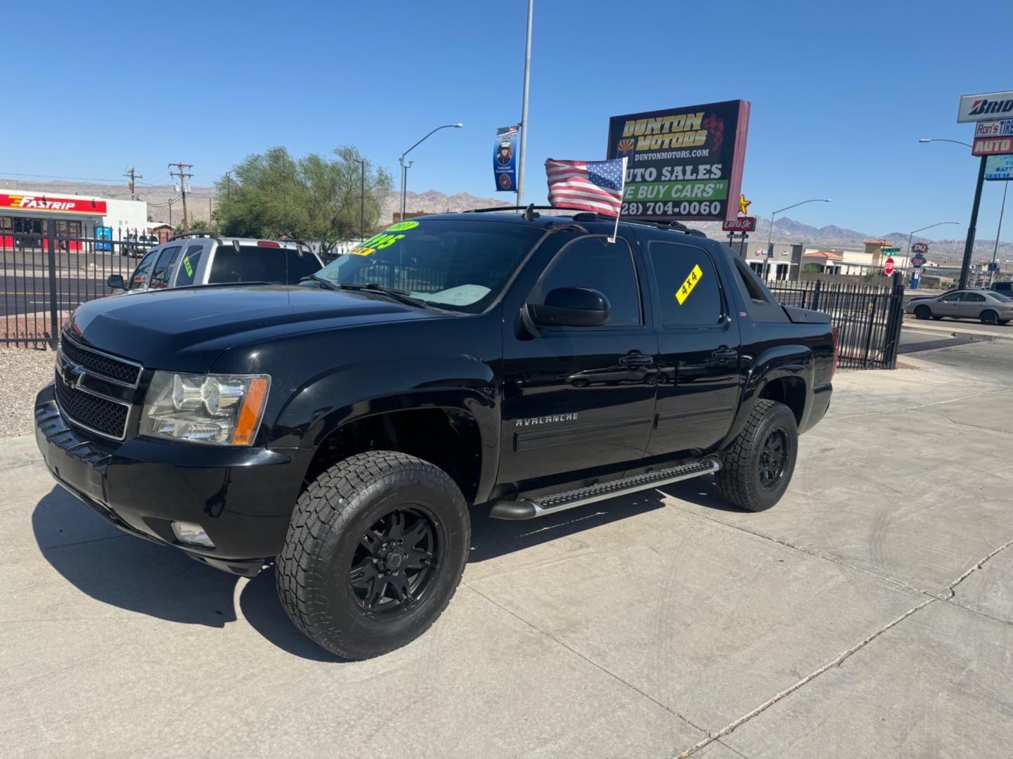 2011 Black /Black Chevrolet Avalanche (3GNTKFE31BG) , located at 2190 Hwy 95, Bullhead City, AZ, 86442, (928) 704-0060, 0.000000, 0.000000 - 2011 Chevrolet avalanche z71 . New motor with receipts . Lots of new parts . Lift kit , custom tires and wheels . 1 owner . Super clean , great running truck - Photo#4